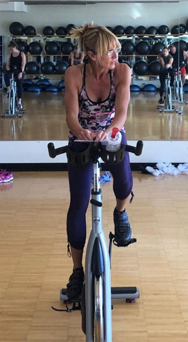 Kelly+Halderman+keeps+up+a+running+commentator+as+she+leads+a+spinning+class+at+the+Miami+Rec+Center.+Photo+by+Patrick+Donovan