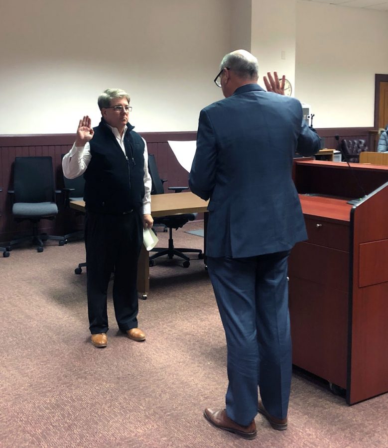 <strong> </strong>Oxford Mayor Mike Smith, left, takes the oath of office Tuesday night from the city’s law director, Christopher Conard. <em>Photo by Halie Barger</em>