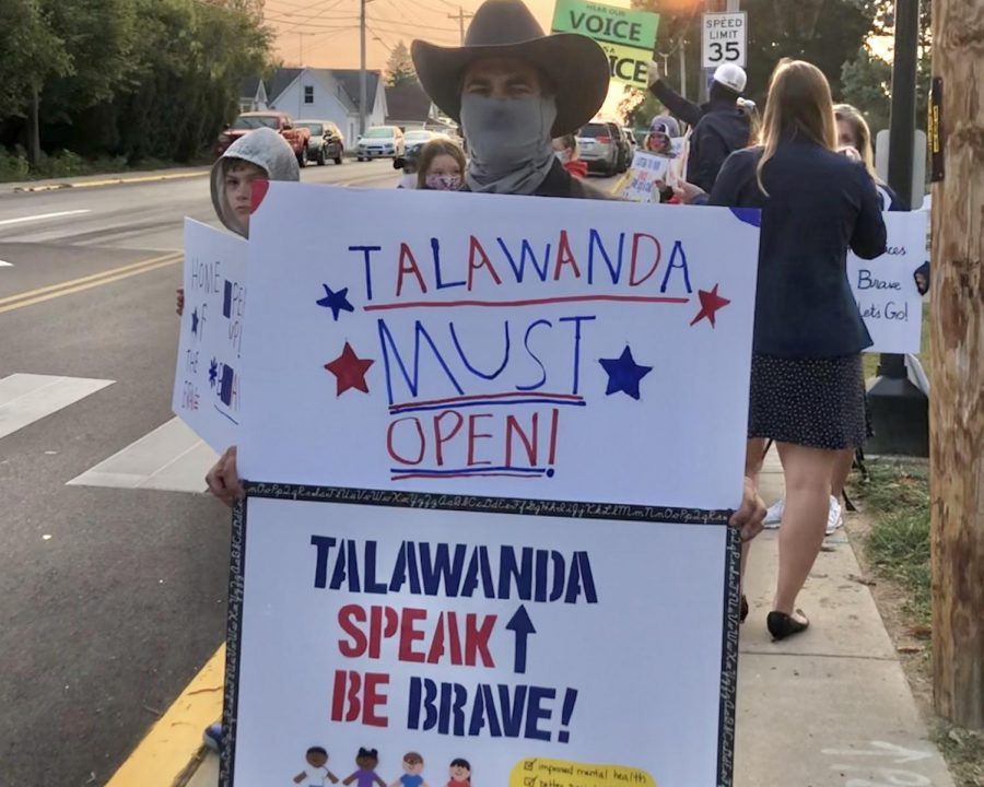 Parents protest Talawanda schools decision to conduct classes online