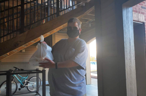 DoorDash driver drops off delivery for customer in Oxford.