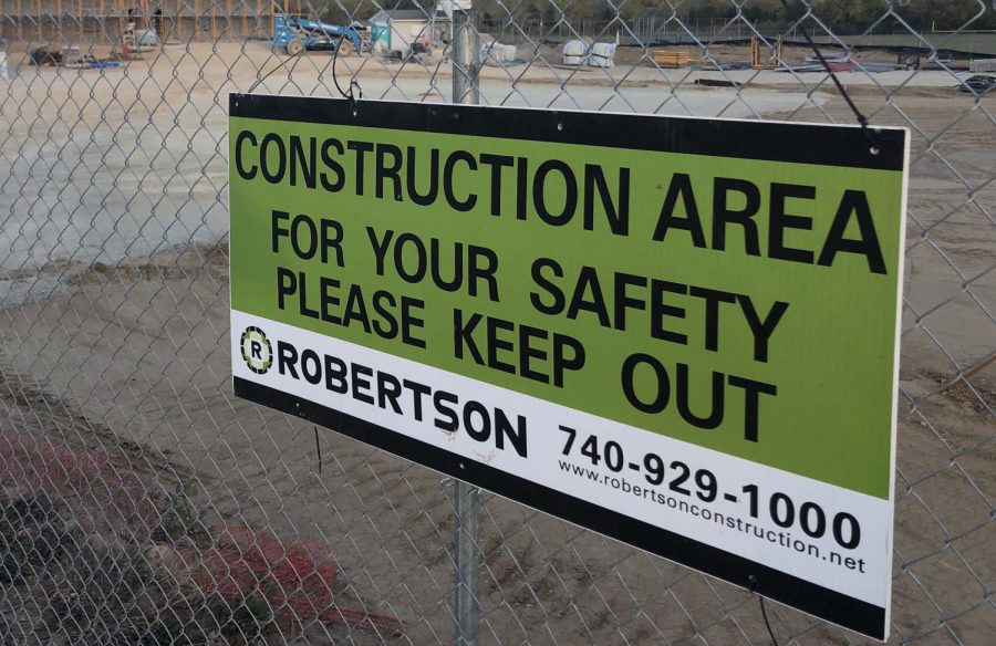 A construction sign in front of Marshall Elementary School.