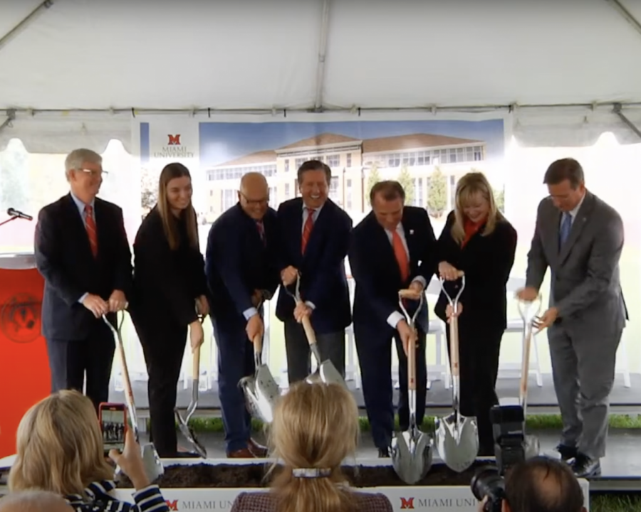 Miami officials and Miami alumnus Richard McVey break ground on the McVey Data Science Building. 