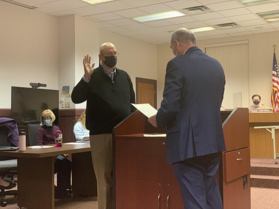 William Snavely is sworn in as Oxford’s mayor by Law Director Chris Conard Tuesday night.