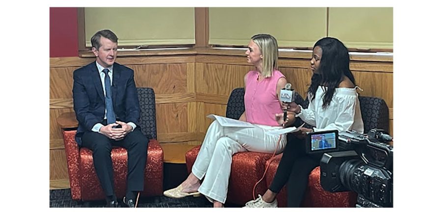 “Jeopardy!” superstar Ken Jennings discusses the significance of trivia in an interview with Miami Television News reporters prior to his speech for the Miami University Lecture Series on Monday, March 7.  