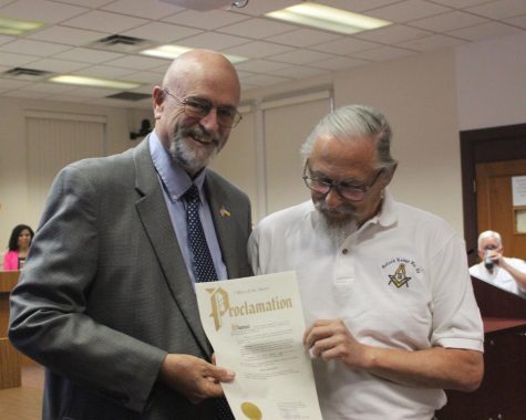 Russell VieBrooks, secretary of the Masonic Lounge, accepted the proclamation of June 17 as ‘Oxford Masonic Day’ from Mayor William Snavely. The Masons  group is celebrating its 200 anniversary.