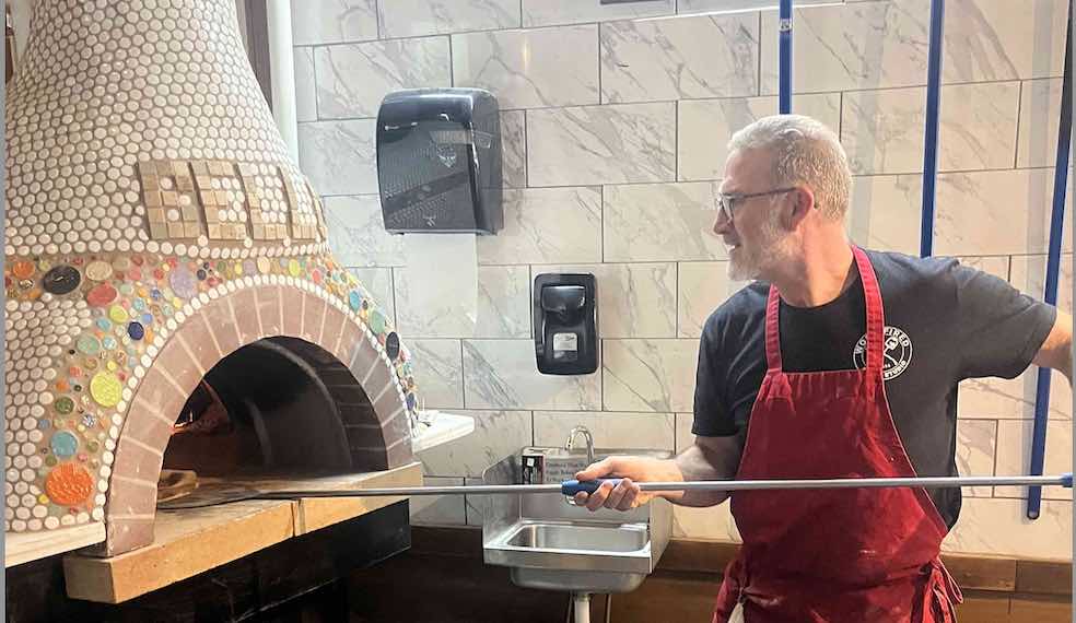 New pizza restaurant opens in uptown Oxford